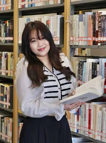 留学生の声女性
